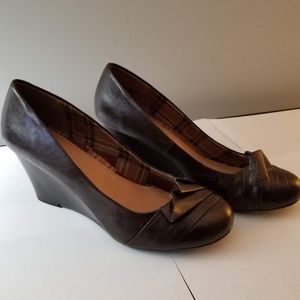 CL by Laundry Leather Wedge Size 9 1/2